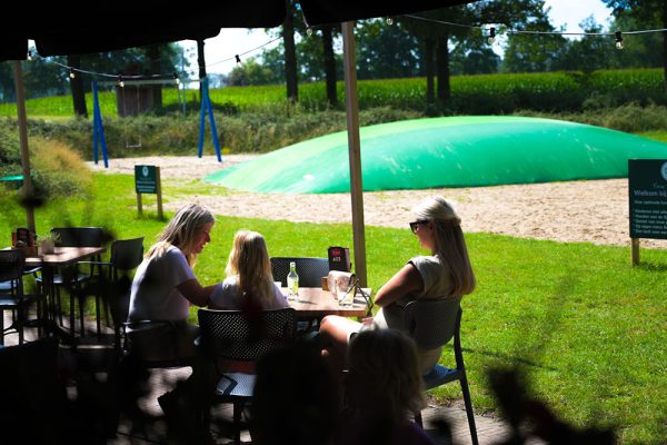 31-gallery-terras-speeltuin-Suzies-Farm-Aalten